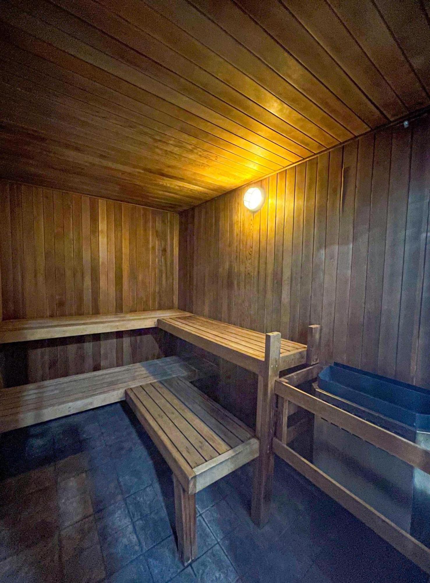 Alpenglow Lodge Family Studio With Murphy Bed By Mva Whistler Eksteriør bilde