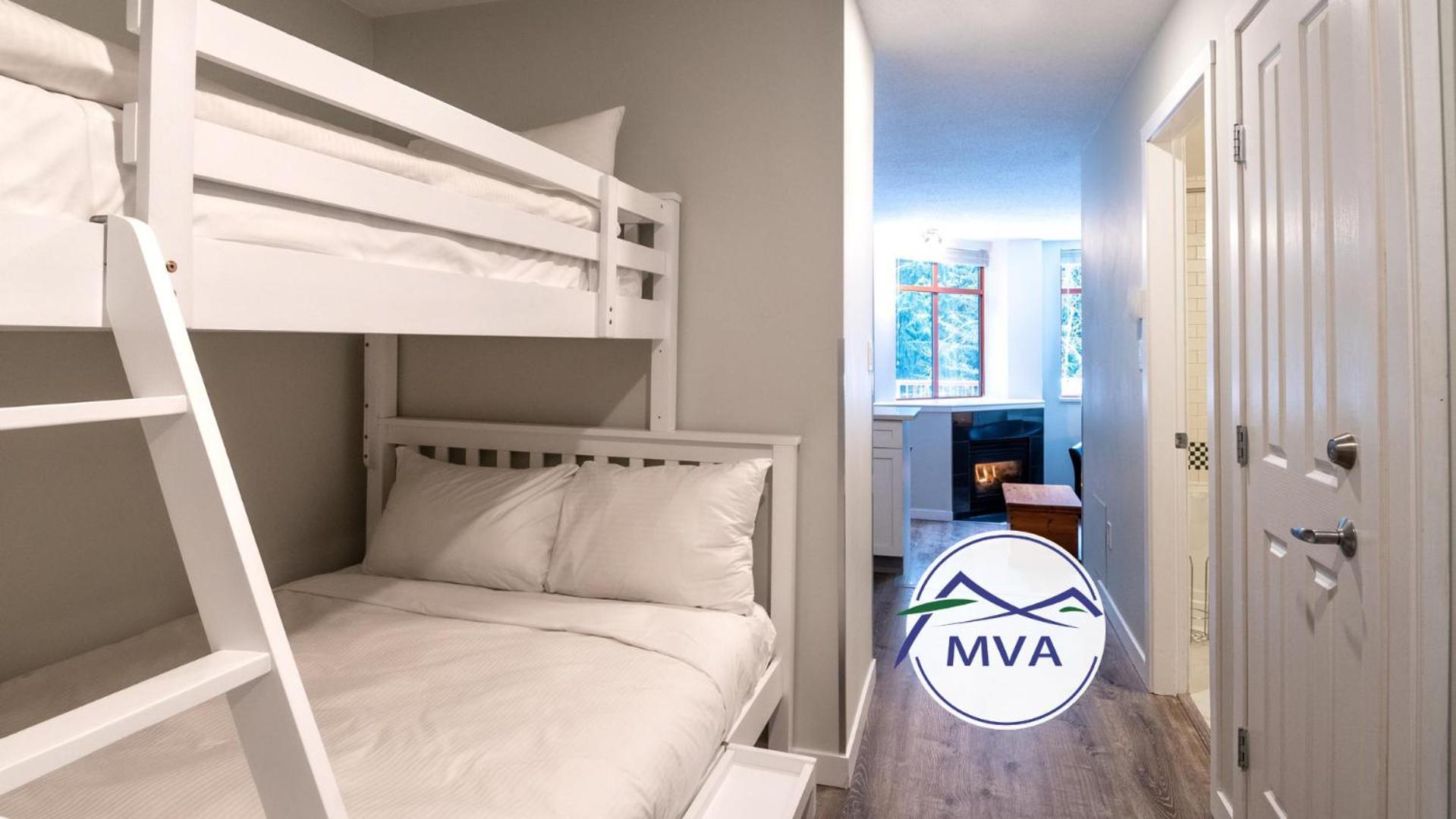 Alpenglow Lodge Family Studio With Murphy Bed By Mva Whistler Eksteriør bilde